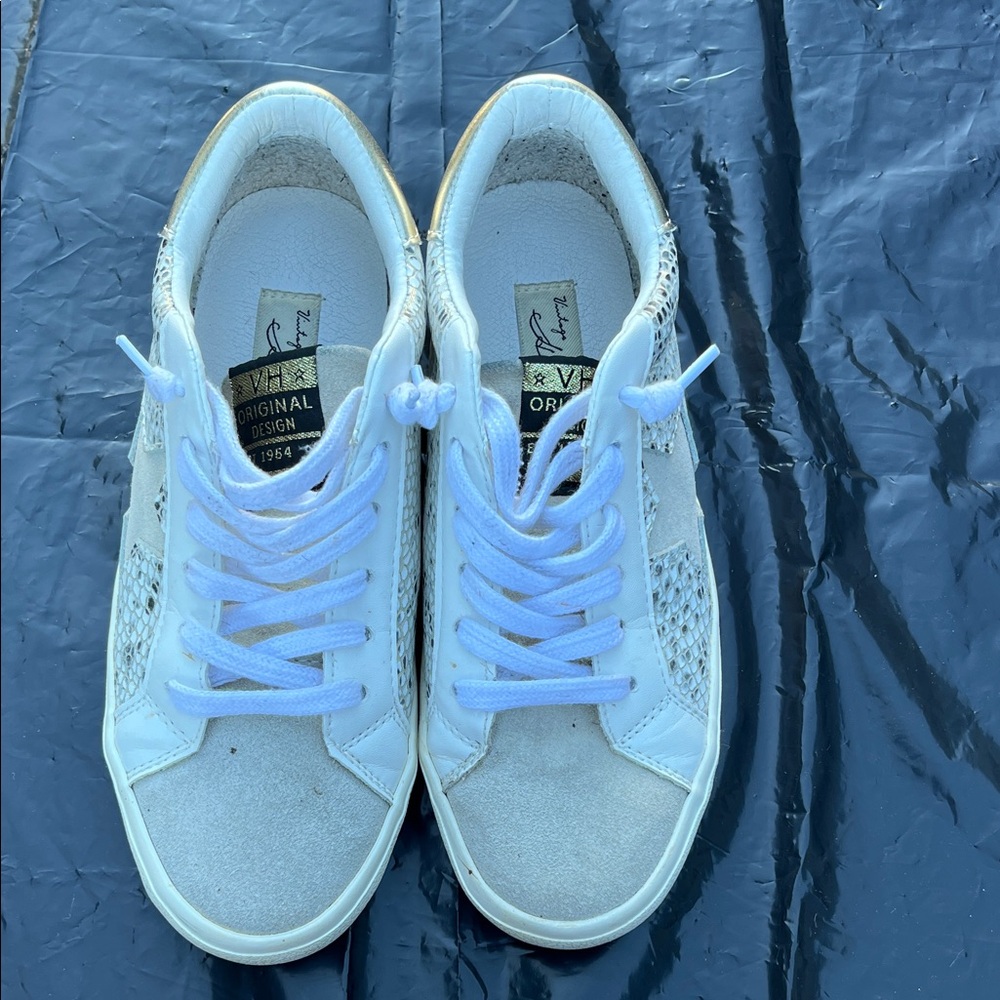 Vintage Havana women’s sneakers size 6